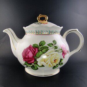 VINTAGE SADLER PORCELAIN PAINTED ROSES TEAPOT MADE IN ENGLAND 32 oz